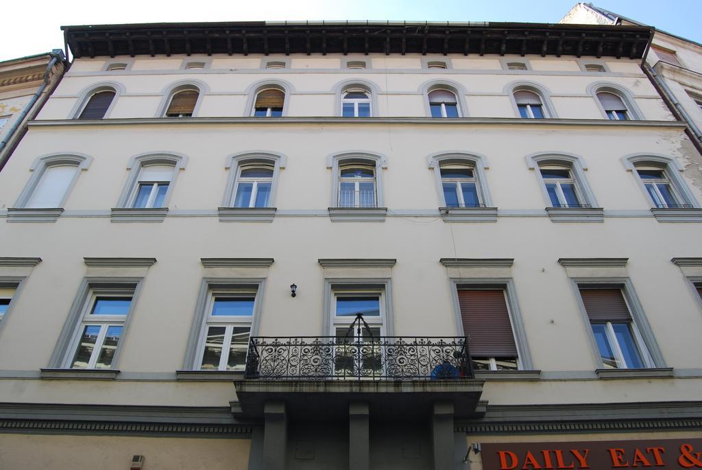 Happy Hostel Budapeşte Dış mekan fotoğraf