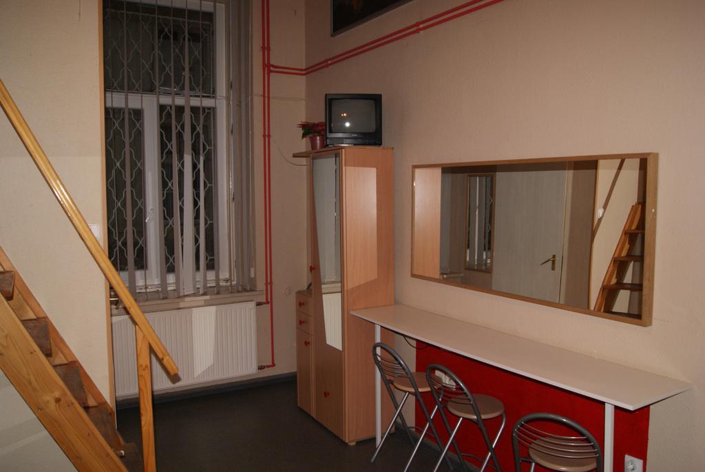 Happy Hostel Budapeşte Oda fotoğraf